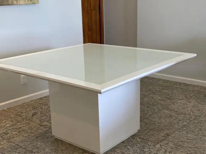 Vendo mesa e conjunto de cadeiras 