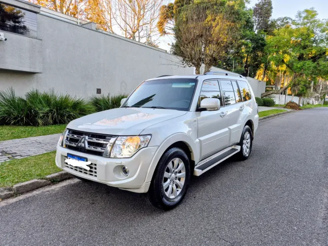 Mitsubishi Pajero HPE Full 3.2 4X4 T.i.dies. 5P AUT 2013