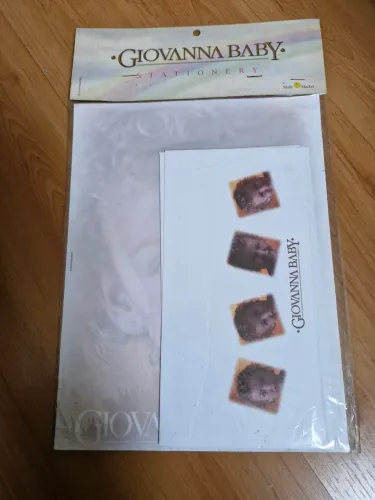 Papel de carta antigo Giovanna Baby