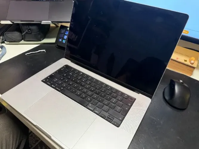 MacBook Pro 16" M1 Pro | 16GB | 1TB SSD | Cinza Espacial