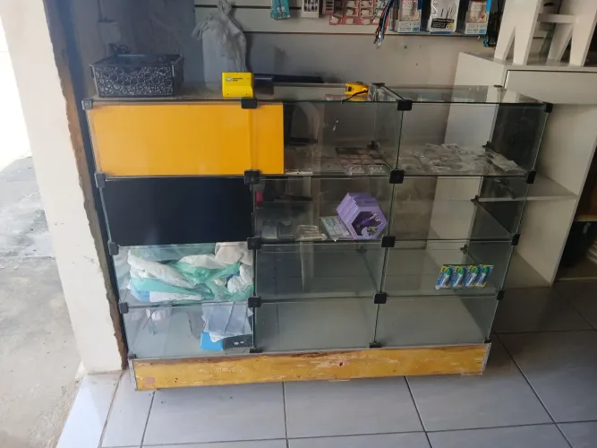 Vitrine com caixa