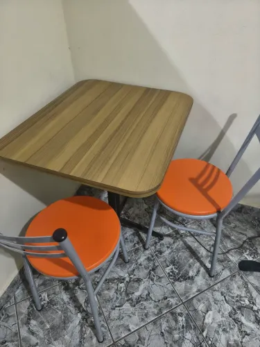 Mesa e Cadeiras