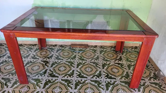 Mesa madeira com tampo de vidro