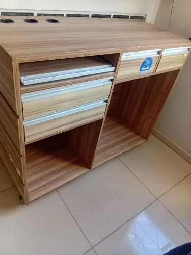 MÓVEIS EM MDF MADEIRADO, COMPLETO PARA LOJA.