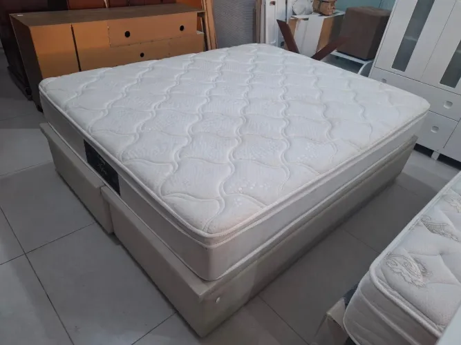 CAMA BOX BAÚ QUEEN ELÉTRICA CONSERVADA 1,58CM POR 1,98CM