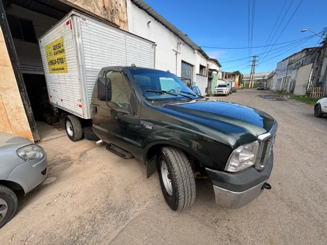 Caminhão F350 Baú 2003, oportunidades Motor Cumes, carrega 4T, em excelente estado 