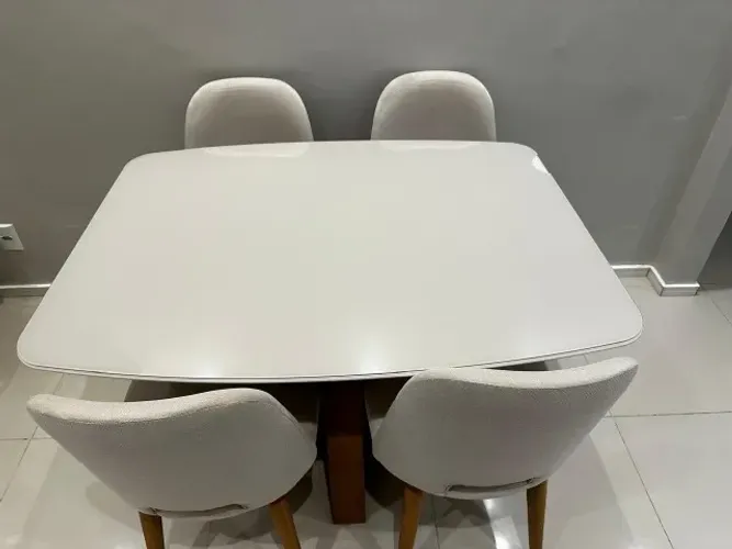 Conjunto de Mesa de Jantar com 4 Cadeiras - Design Escandinavo