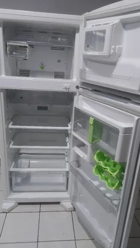 Vende-se geladeira fosfree funcionando perfeitamente
