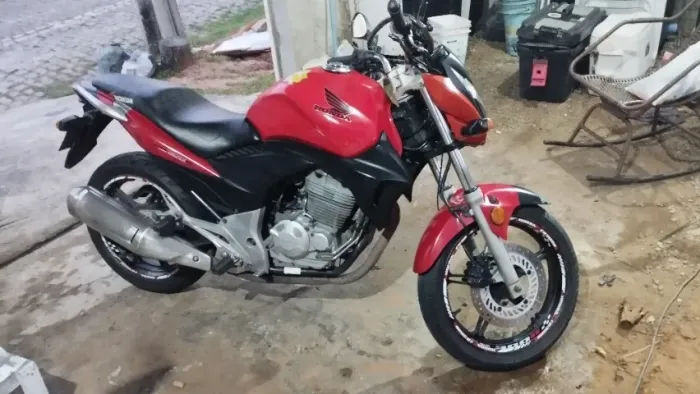 Vendo Cb 300 extra do meu uso pessoal 