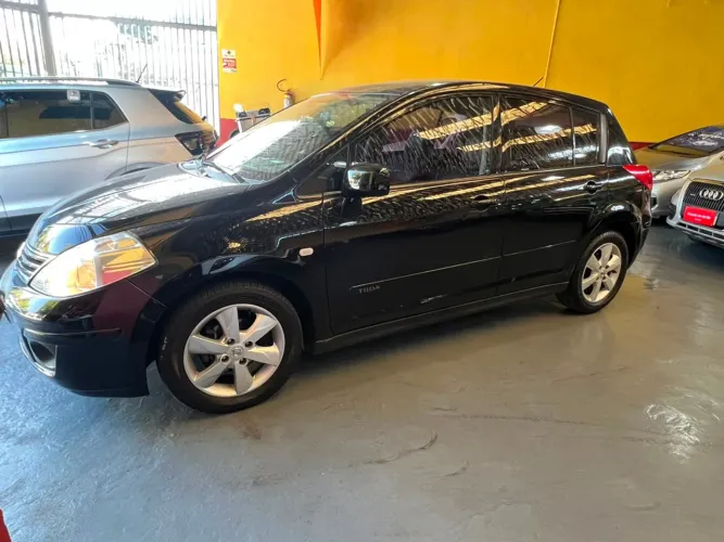 Nissan Tiida SL 1.8/1.8 Flex 16V Aut. 2011
