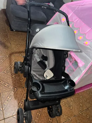 Carrinho de bebê semi novo