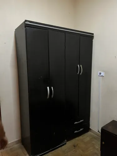Guarda-Roupa Solteiro / 4 Portas e 2 Gavetas (Preto)