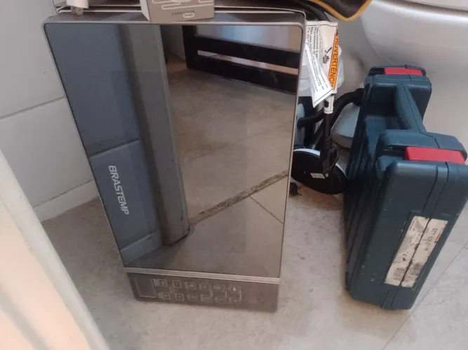 Microondas Brastemp 20L - p retirar peças.