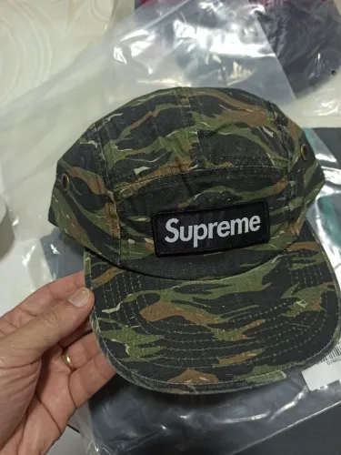 Boné supreme (camuflado)
