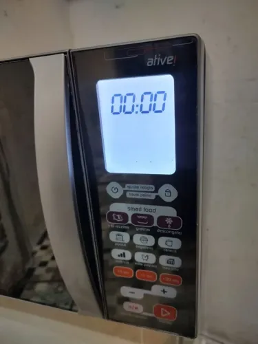 Vendo microondas Brastemp, tolte,  inox , gourmet, 30 litros , entrego e damos  garantia.