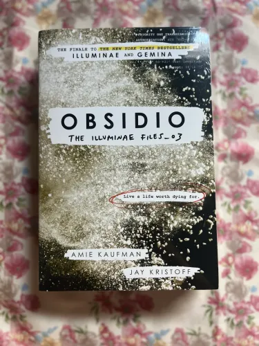 Livro Obsidio versão em inglês