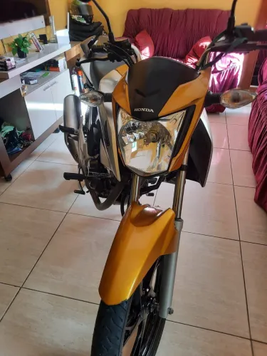 Moto TITAN 160 super conservada.