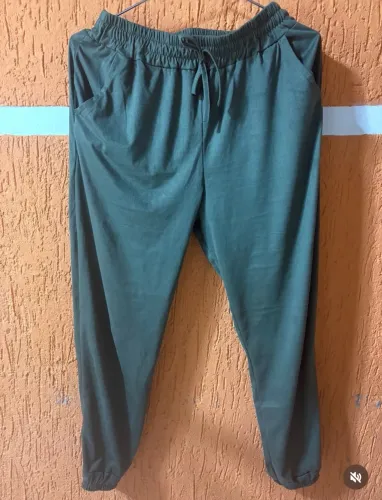 Calça suede