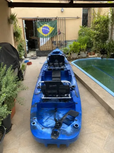 vendo Caiaque Nero na cor azul, em excelente estado de conservação!
