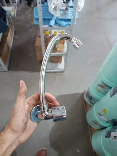 Torneira Bica Móvel De Cozinha Parede Alavanca 1/4 Acabamento Cromada Cor Prateado