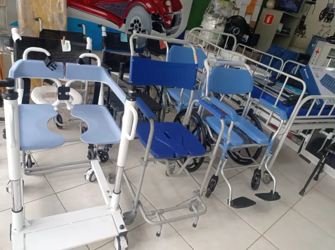 Cadeira de rodas de banho nova