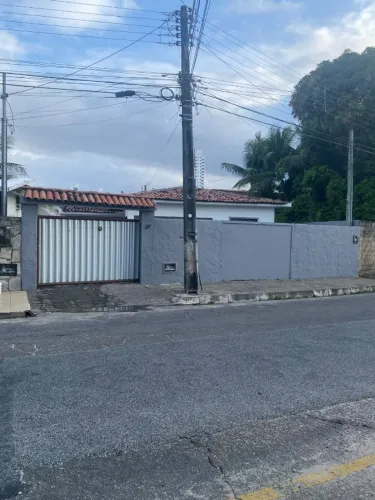 CASA PARA ALUGAR NO BAIRRO DOS ESTADOS = 4 QUARTOS / 2 SUITES, 2 SALAS , GARAGEM 6 VAGAS
