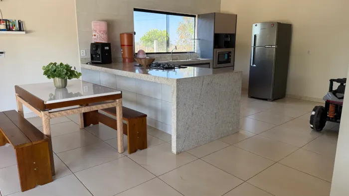 Casa de 3 quartos c/suite em Condomínio de Chácaras - Indiara.