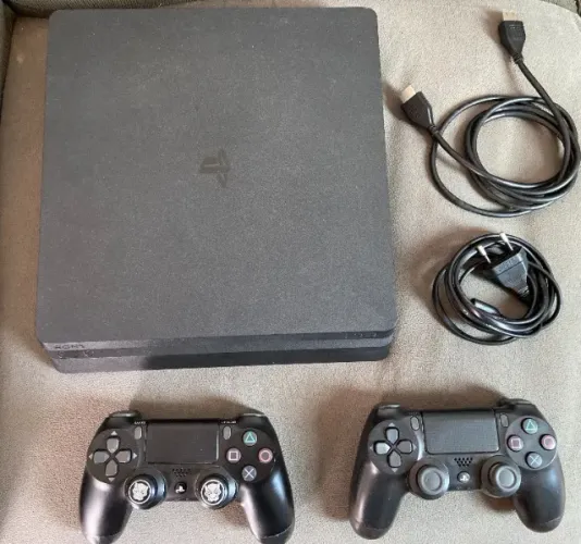 PLAYSTATION 4 SLIM PS4 COM 2 CONTROLES E 6 JOGOS MIDIA FÍSICA