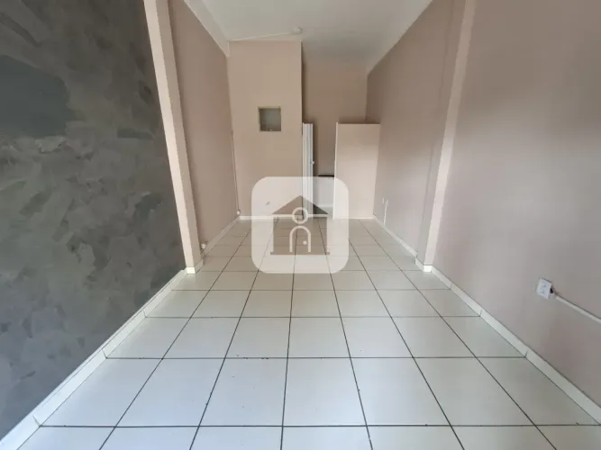 Cômodo comercial para locação no bairro Planalto