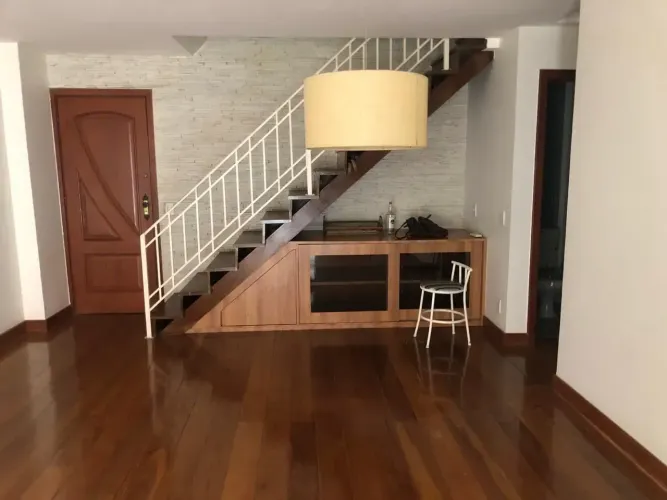 Por apenas R$ 550 mil excelente cobertura 3qts(suíte) terraço piscina churrasqueira armári