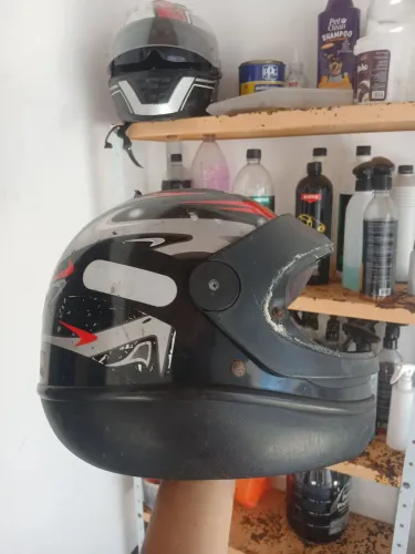Capacete samarino<br>Não sei o tamanho <br>Já e o menor preço
