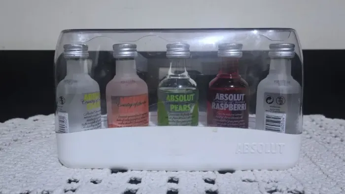 kit 6 Mini Garrafas Absolut Decorativas Presente c/ Case Acrilico - Lacrado