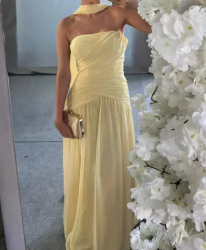 Vestido de festa amarelo manteiga 
