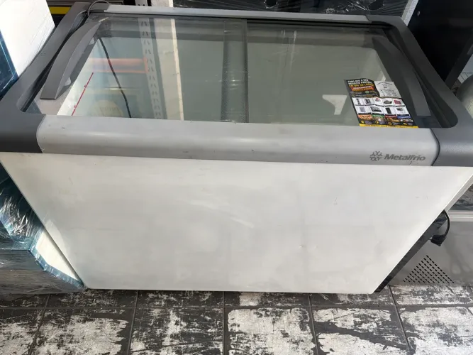 Freezer horizontal trampa vidro metalfrio 300litros