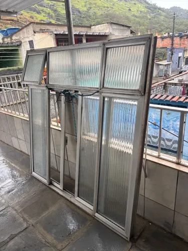 vendo janelas de alumínio são duas