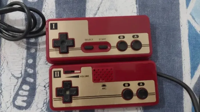 4 Controles de Nintendo Famicom originais