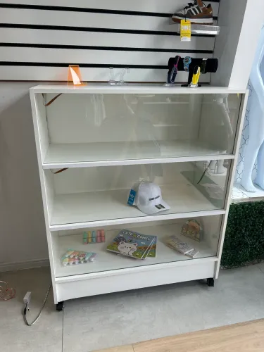 Balcão vitrine expositora com rodinha