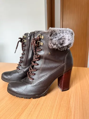 Bota Marrom 35
