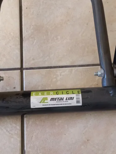 Exer cicle.  Use sua bicicleta para se exercitar em casa.