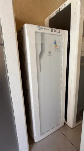 GELADEIRA ELETROLUX 240 LITROS DEGELO AUTOMÁTICO 
