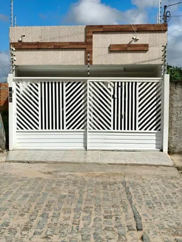 Espaço, Ventilação e Conforto no Marianga! Casa com 3 Salas e Lado da Sombra