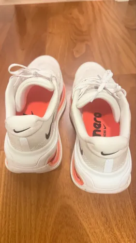 Nike VOMERO