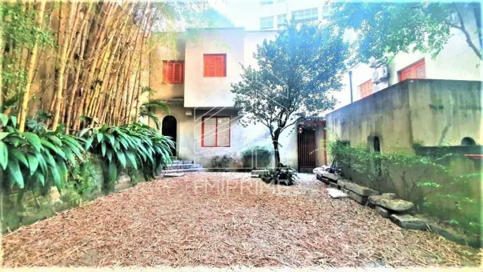 Sobrado de vila para alugar em Higienópolis, quintal amplo e arborizado
