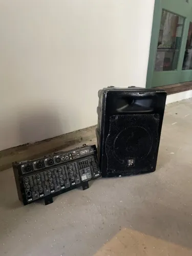 Mesa de som+ caixa de som