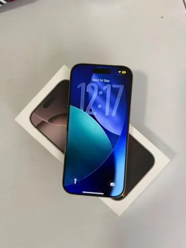 iPhone 16 Pro, cor Titânio Natural. 91% de bateria, um ano de uso