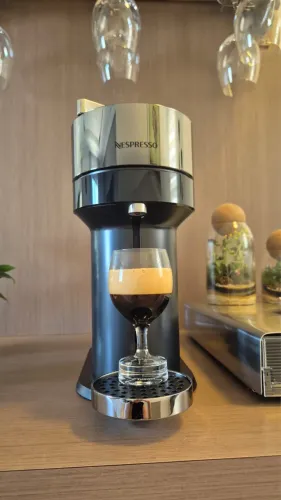 Máquina Nespresso Vertuo Next Preto Cromado 110V
