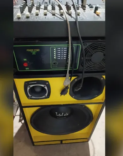 Vendo esse som só é uma caixa de som que usa aparelho de força