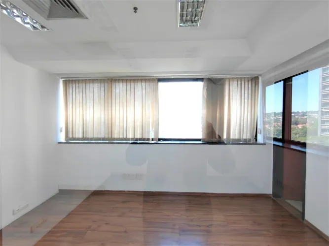 Sala Comercial em Pinheiros, 72m², 2 Vagas, ao lado do Metrô - Locação R$ 3.900