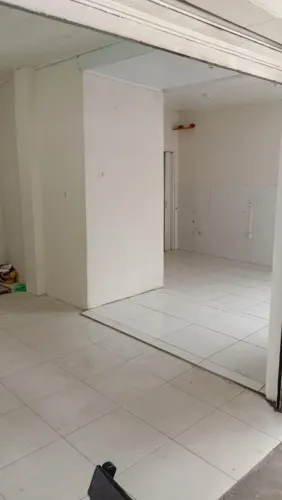 Sala para aluguel com banheiro