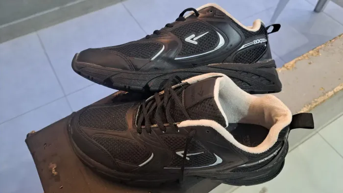 Tênis esportivo masculino da marca Box 200, usado 2 vezes